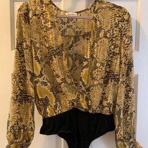 Super down animal print bodysuit sz. Small